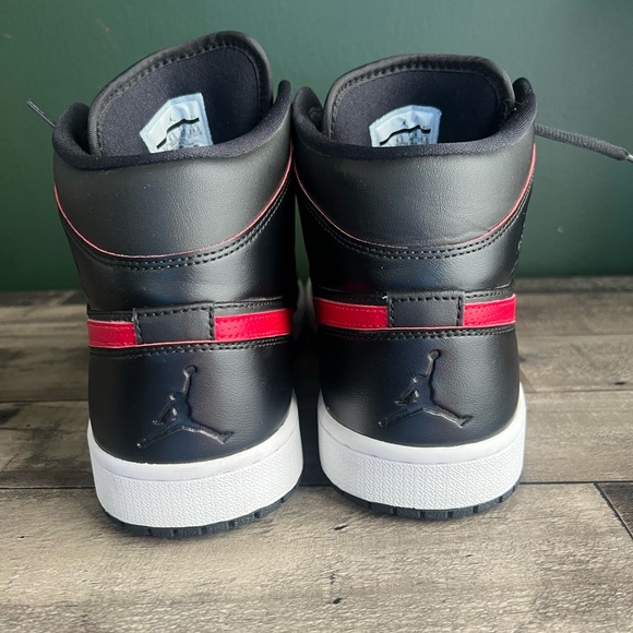 Air Jordan 1 Mid - Picture 3 of 5